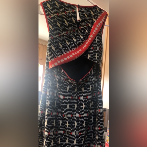 MUSE Black White & Red Abstract Dress with Sexy Back  Size 4 - Picture 2 of 3